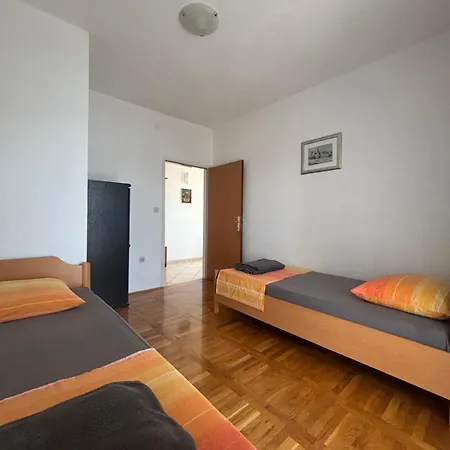 Διαμέρισμα A2 *